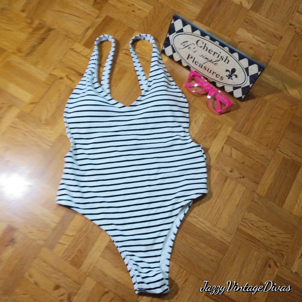 NWOT Cupshe CHEEKY GIRL Size M Black & White Strip